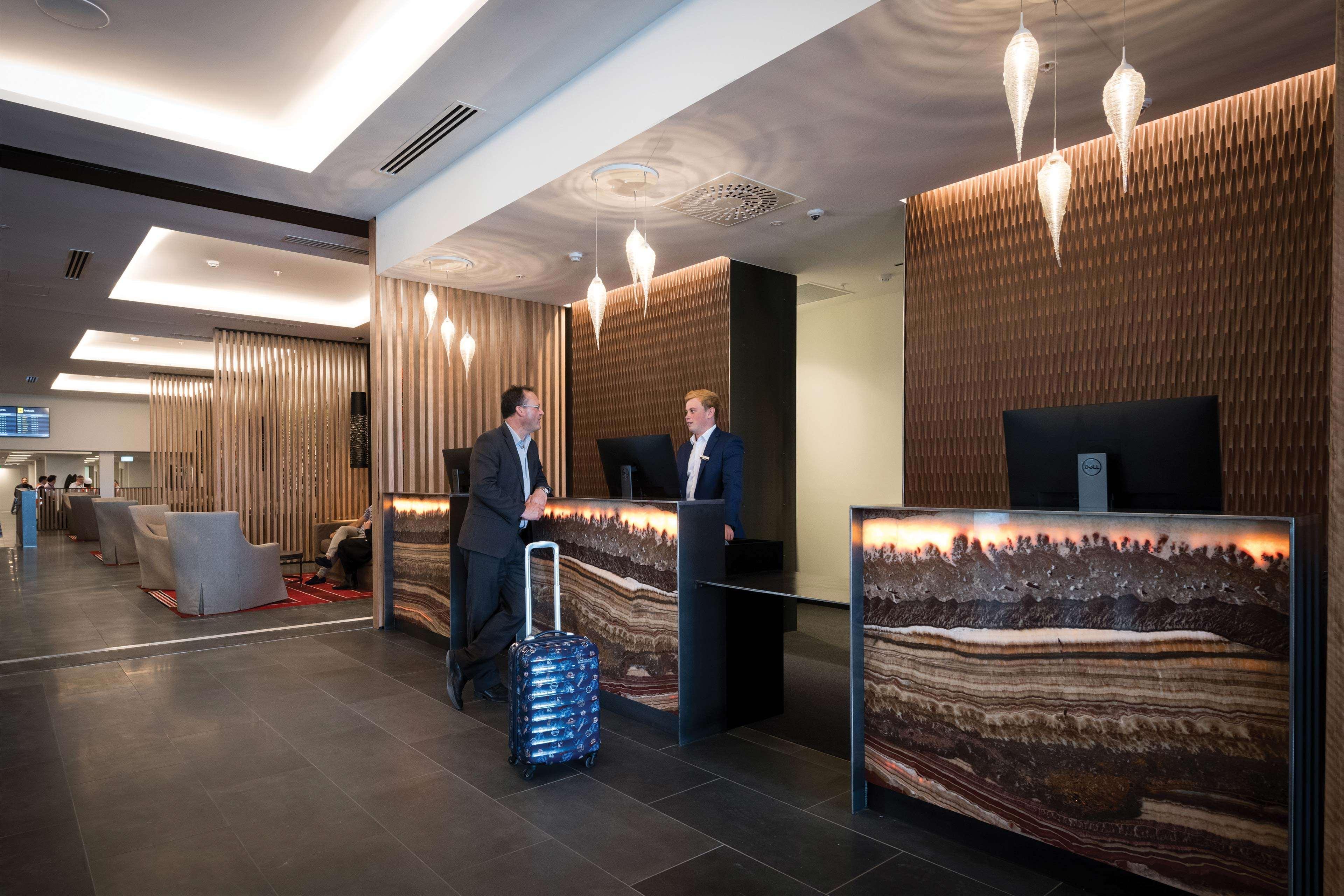 Отель Rydges Wellington Airport Экстерьер фото