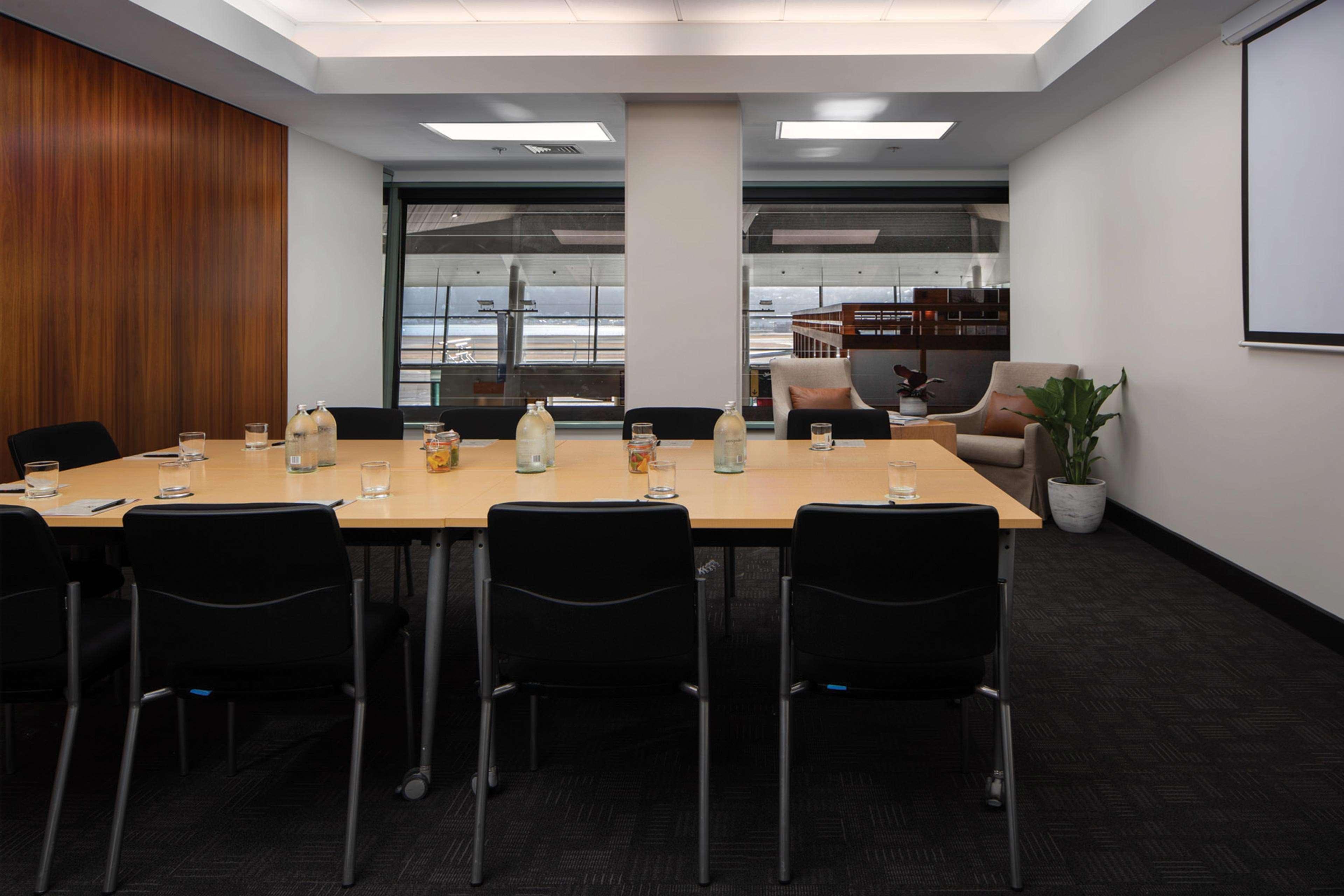 Отель Rydges Wellington Airport Экстерьер фото