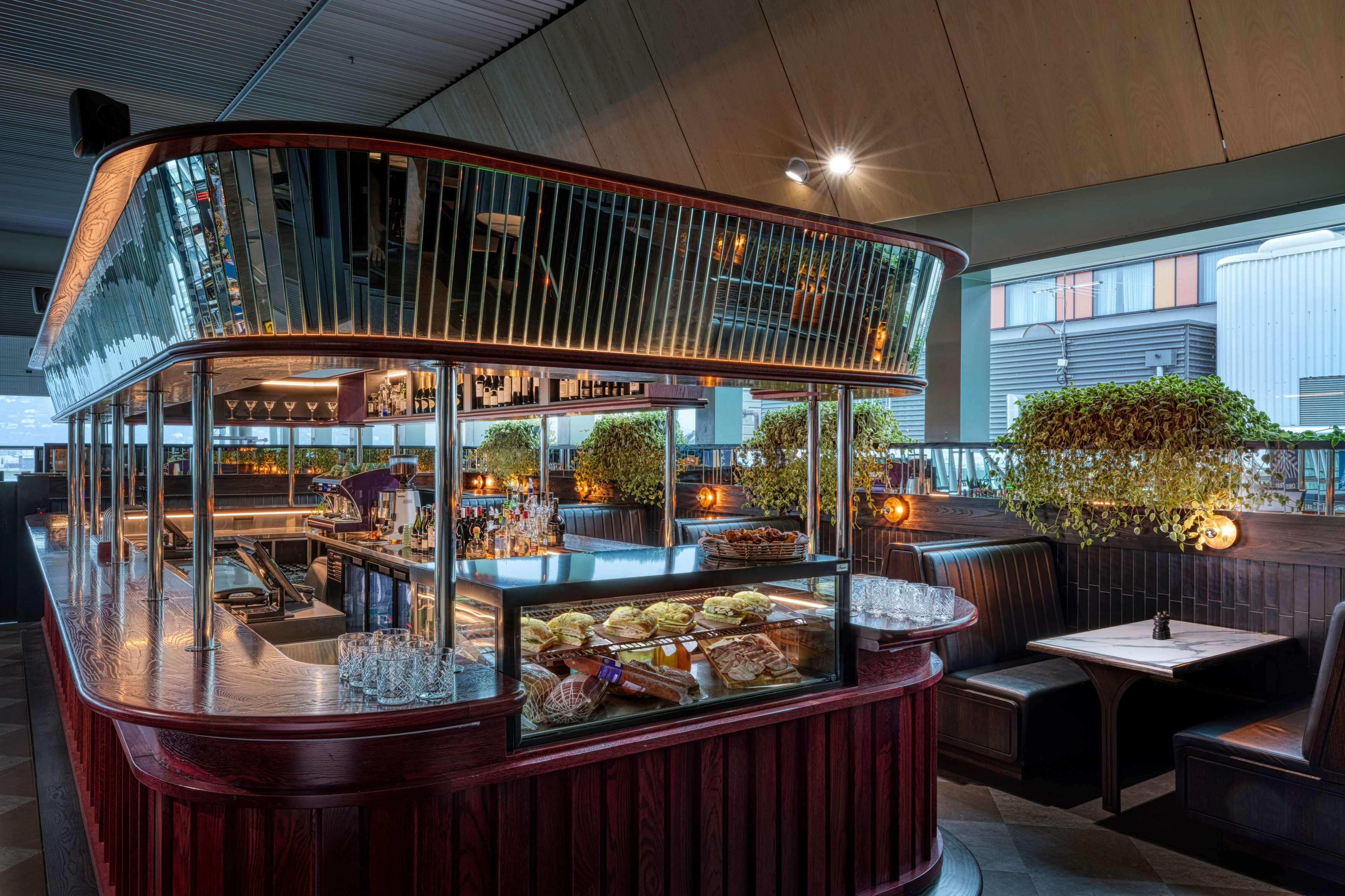 Отель Rydges Wellington Airport Экстерьер фото
