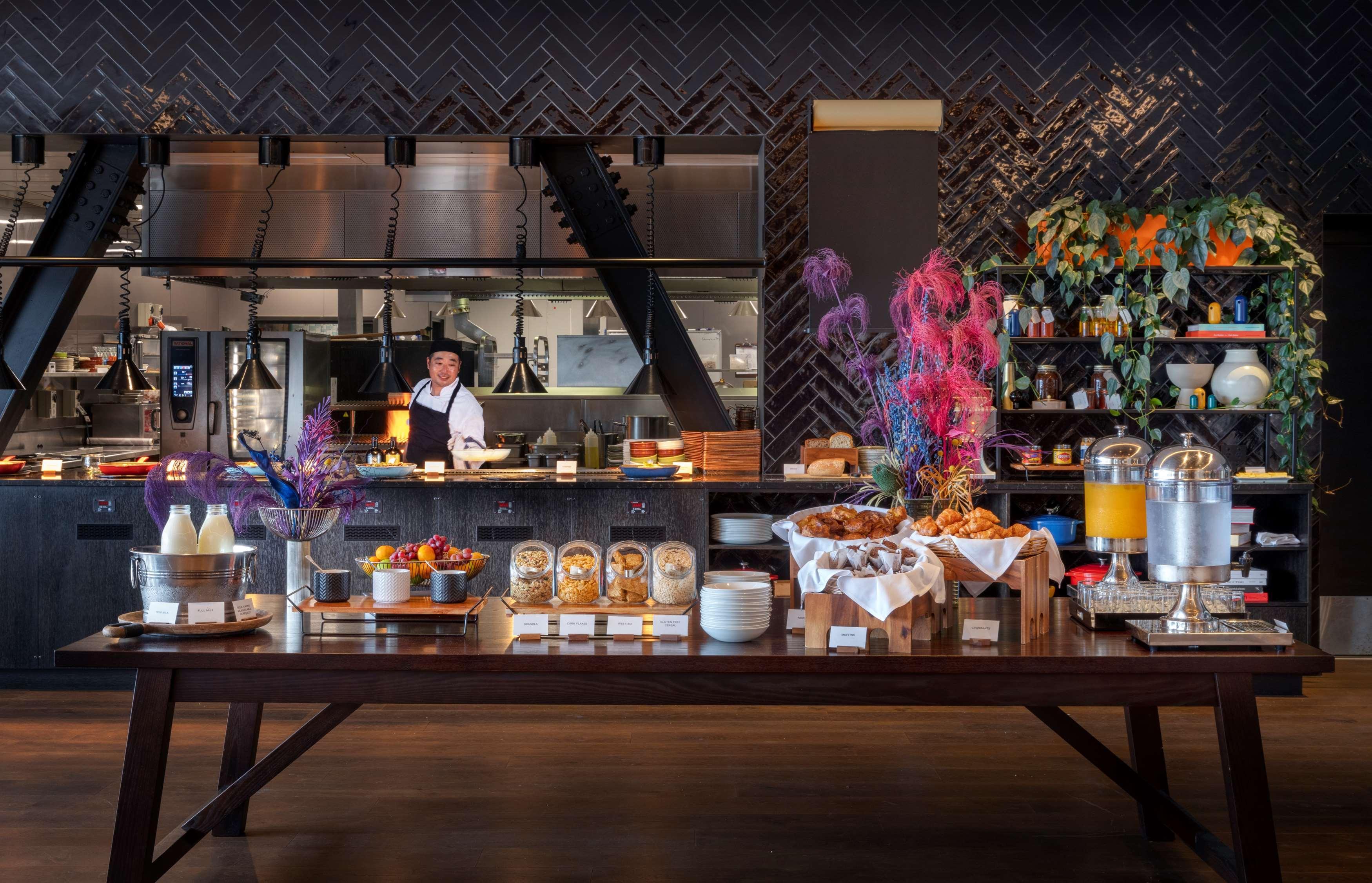 Отель Rydges Wellington Airport Экстерьер фото